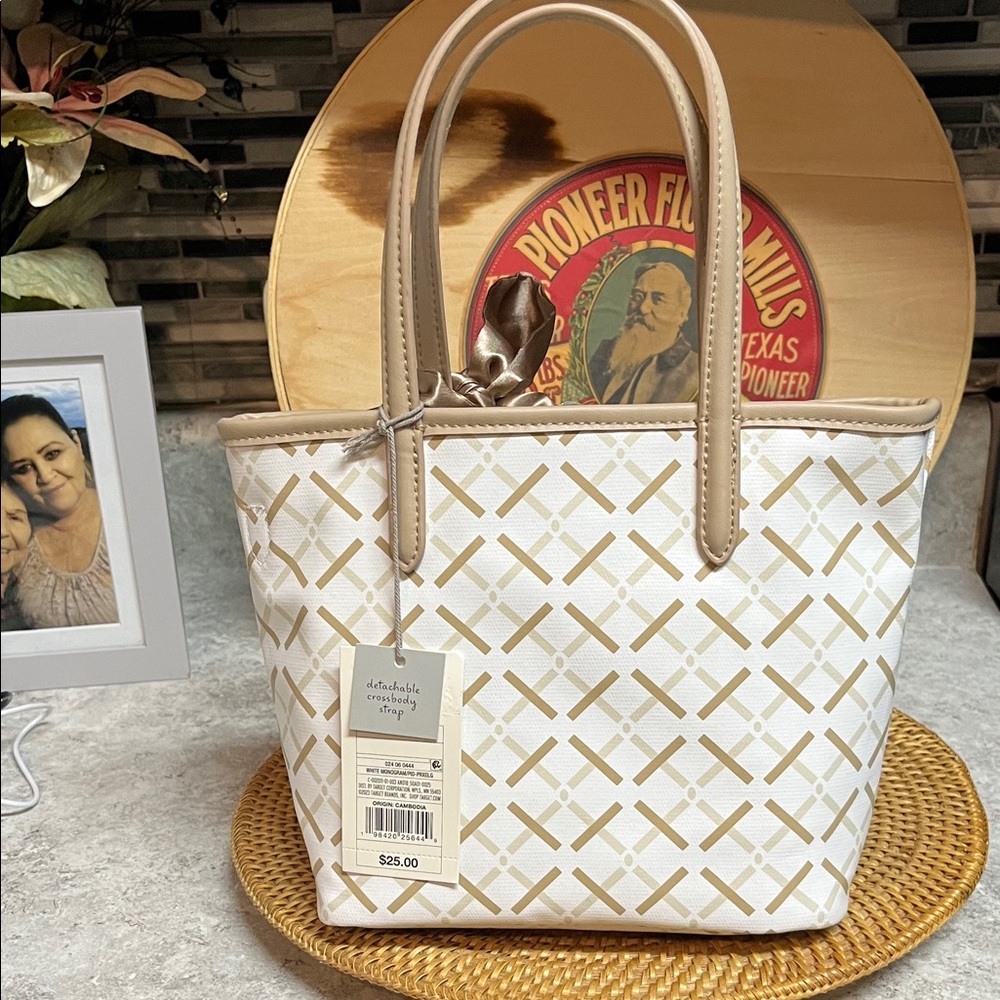 NWT a new day Cream and Gold Tote Bag - Picture 2 of 5